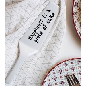 HAPPINESS IS A PIECE OF CAKE, WHITE CAKE SLICER